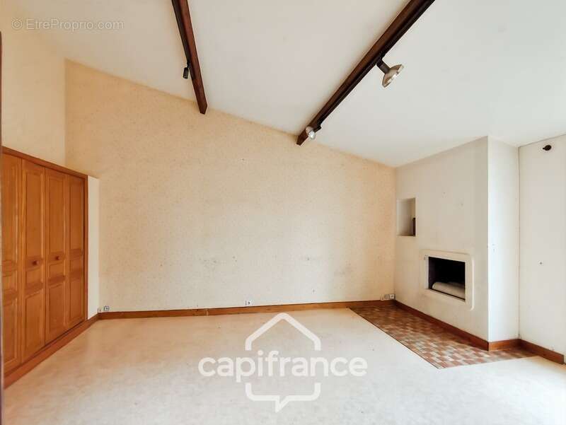 Commerce à BESSE-SUR-BRAYE