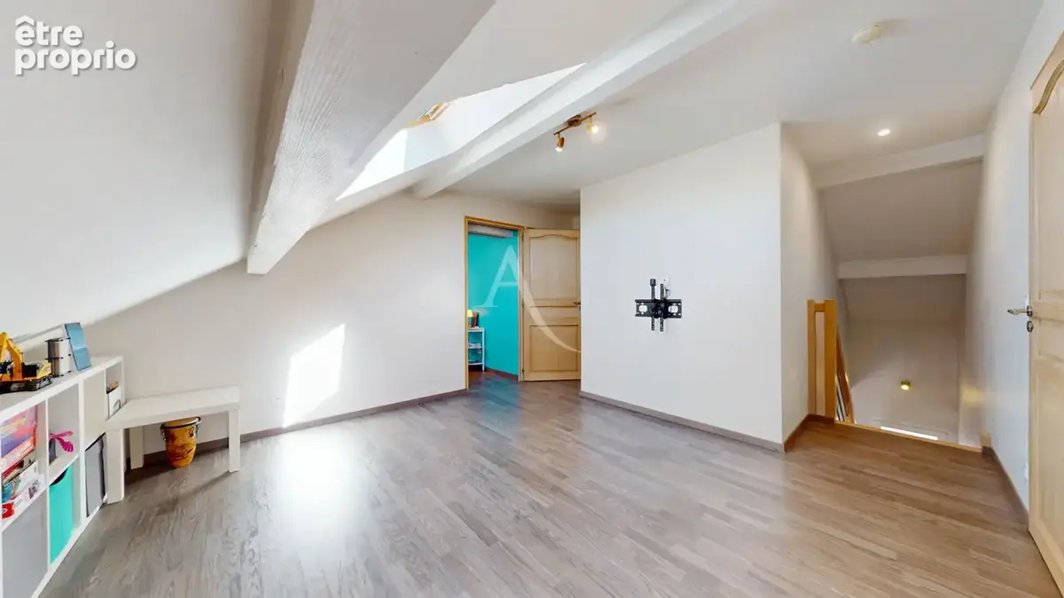 Maison familiale de 179 m² , 5 chambres, grande terrasse et terrain piscinable - photo 7