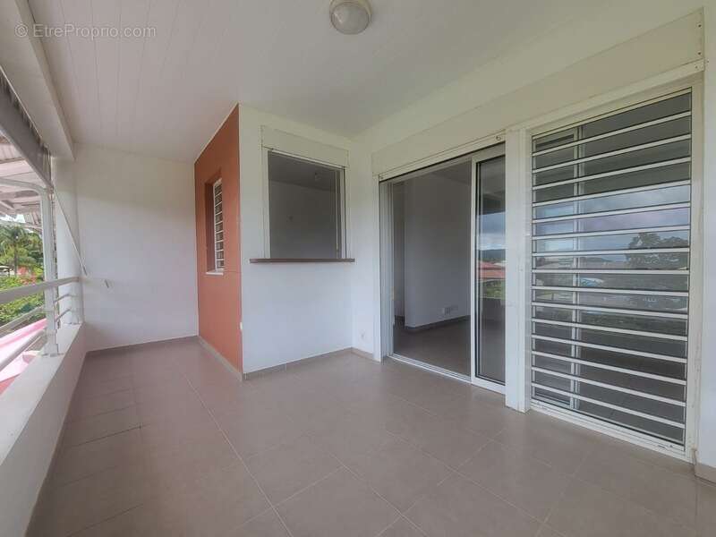 Appartement à REMIRE-MONTJOLY