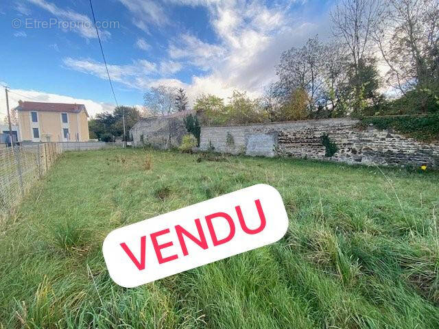Terrain à ENTRAIGUES