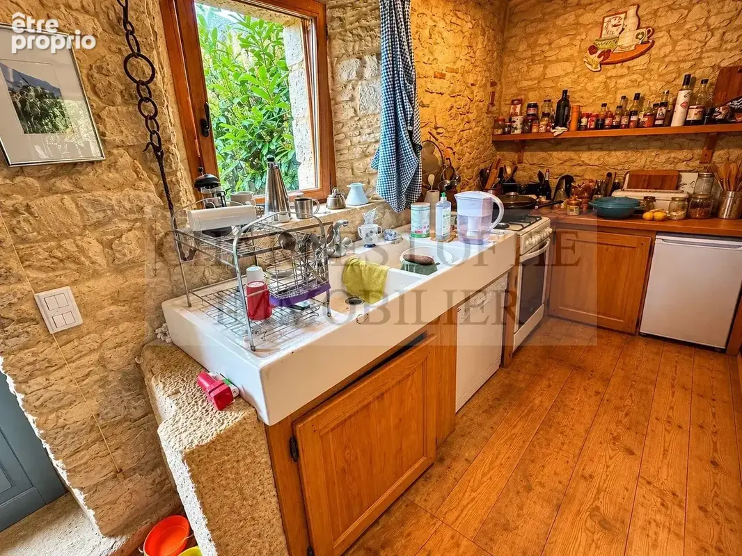 Charmante maison de village en pierre avec terrain arboré de 2400 m² - photo 11