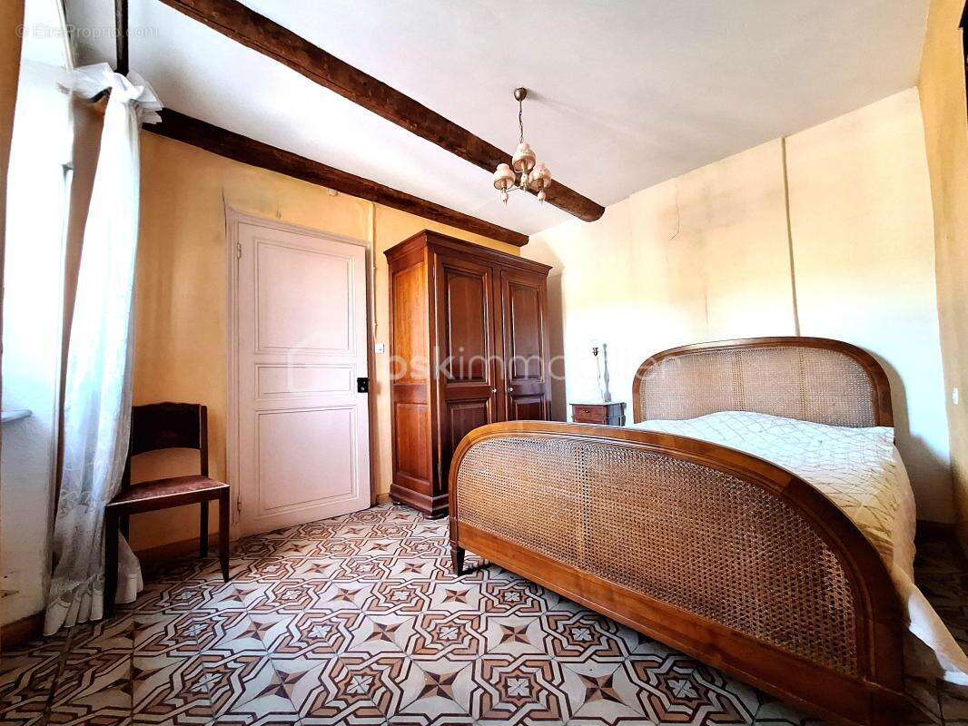 Maison de village - fort potentiel - 88 m2 - 3 chambres - cellier - grenier amenageable - terrasse - photo 19