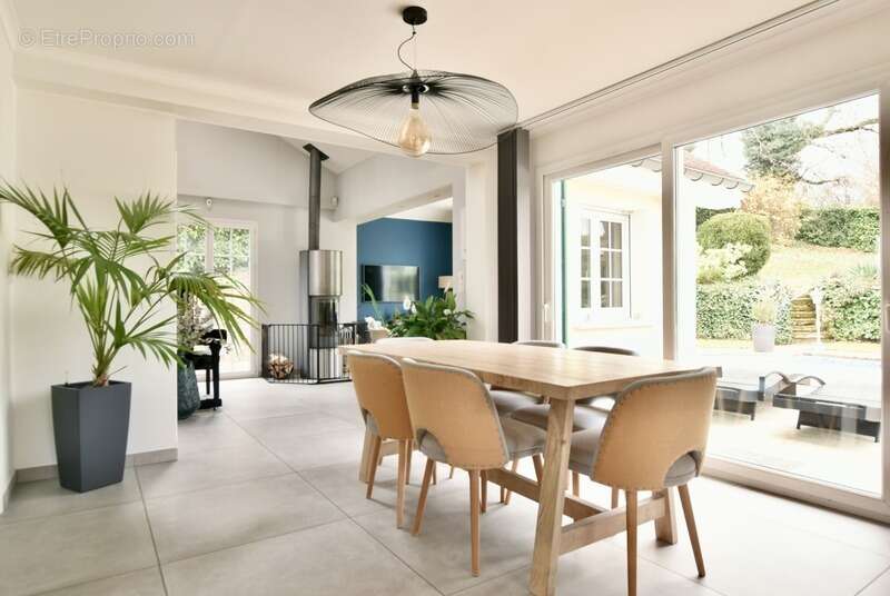 Maison à PERS-JUSSY