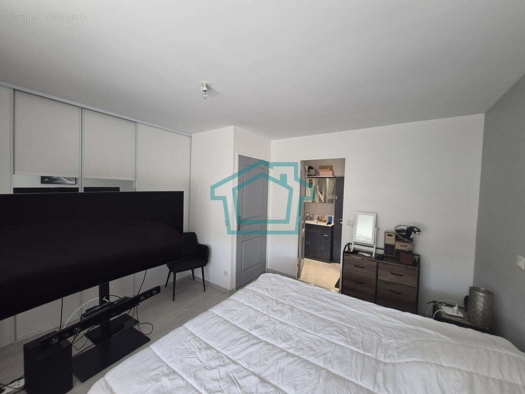 GROSROUVRE   Maison en pierre de caractère de 168 m2 avec grange de 100 m2, studio indépendant et fort potenti - photo 10