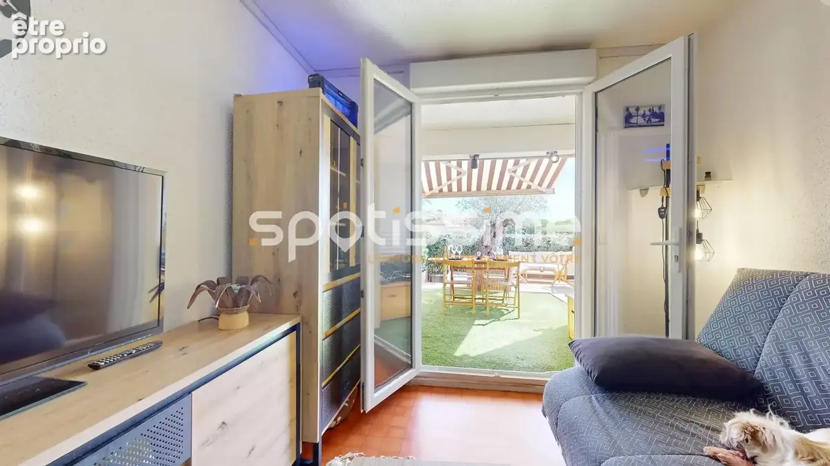 Cap d'Agde, Mont Saint Martin  T2 rénové avec superbe terrasse, piscine et parking - photo 12