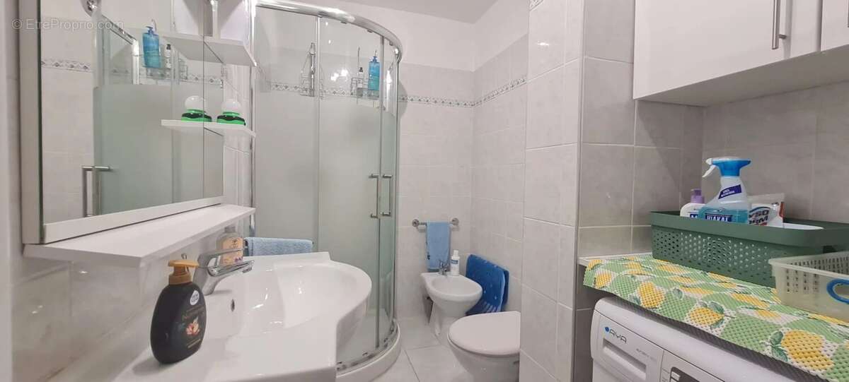 Appartement à SAINT-LAURENT-DU-VAR