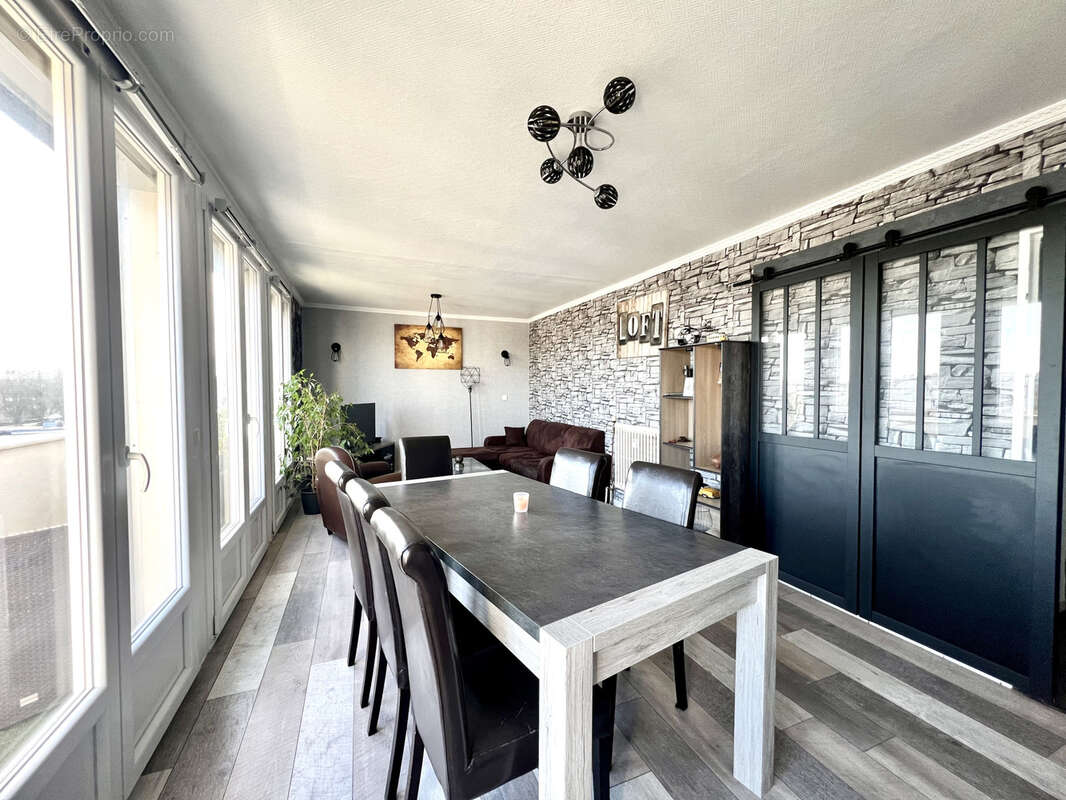 Appartement à CHENOVE