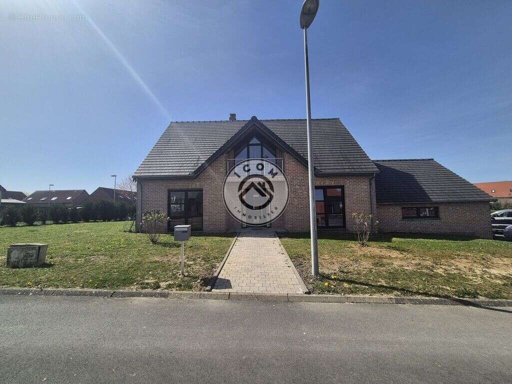 Maison à AULNOYE-AYMERIES