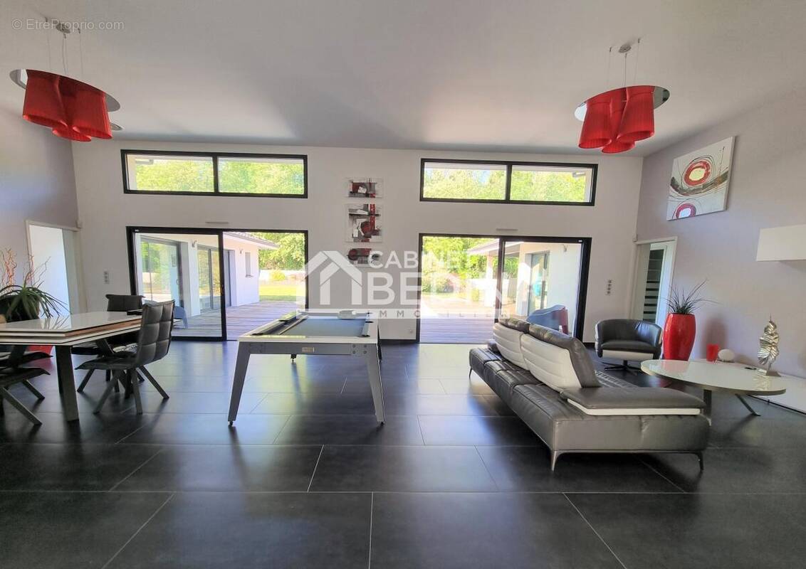 Maison à CASTRES-GIRONDE