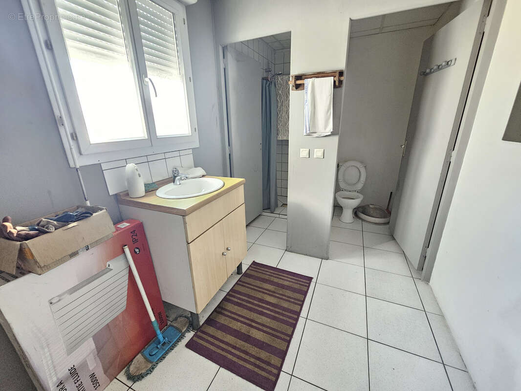 Commerce à LA SAUVAGERE