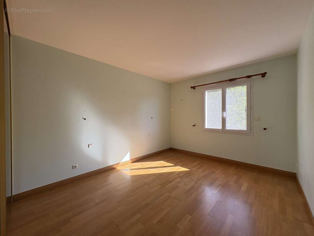 Maison 149 m² à Villedieu-Les-Poeles  - photo 6