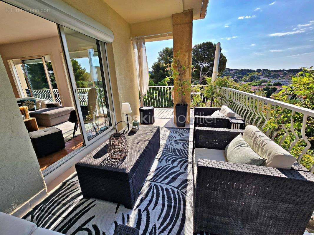 À 2 minutes à pied du port – Vue mer – Propriété de caractère 186 m² – 3 logements – Piscine - photo 5