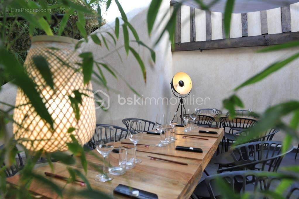 Commerce à FONTAINEBLEAU