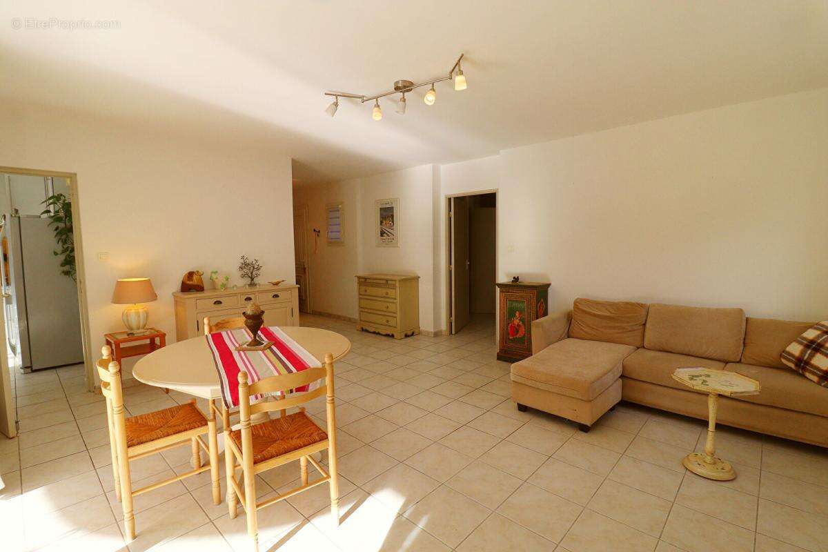 Appartement à VILLENEUVE-LES-AVIGNON