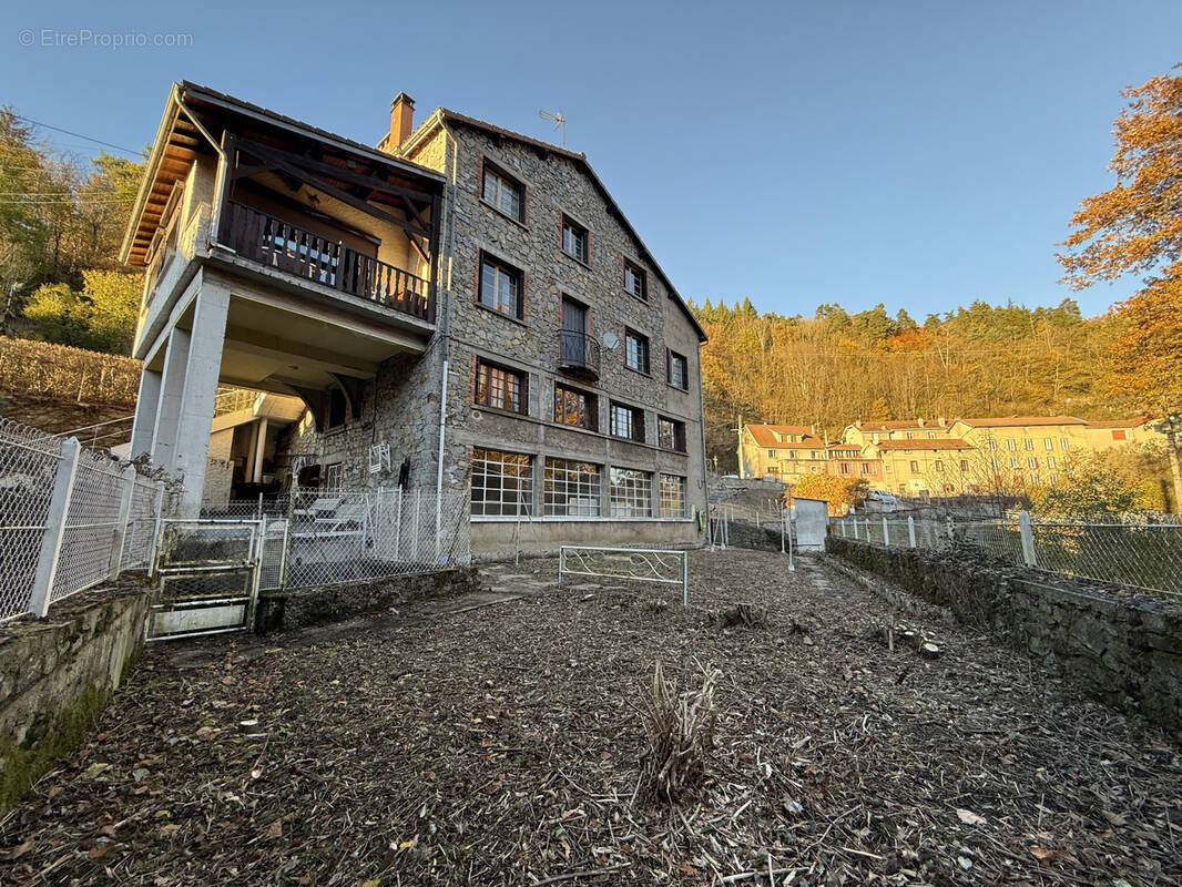 Maison à LA MONNERIE-LE-MONTEL