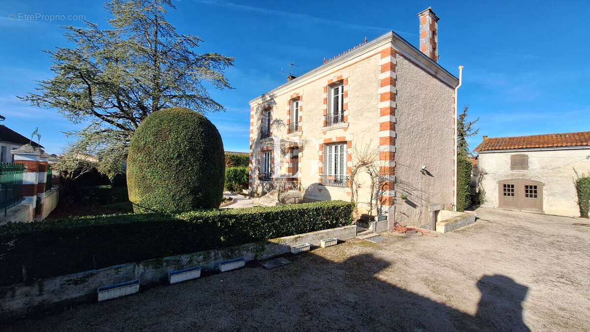 Maison à SAINT-FRAIGNE