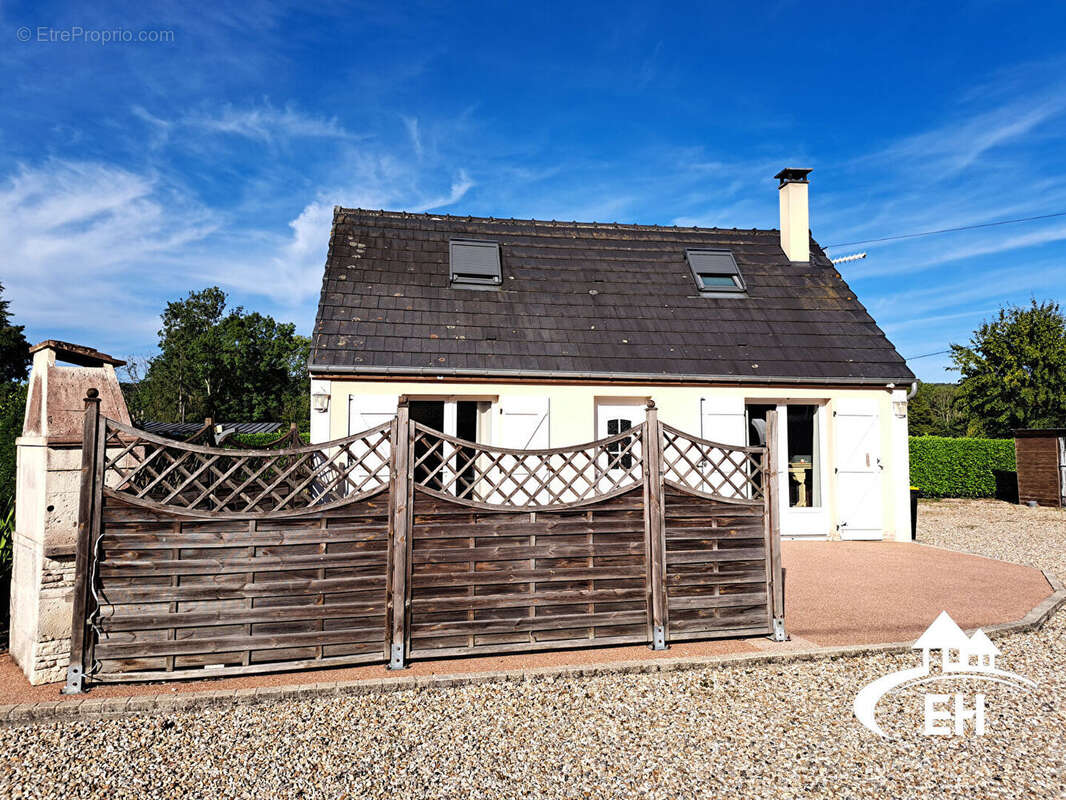 Jolie maison avc garage et dependance - photo 10