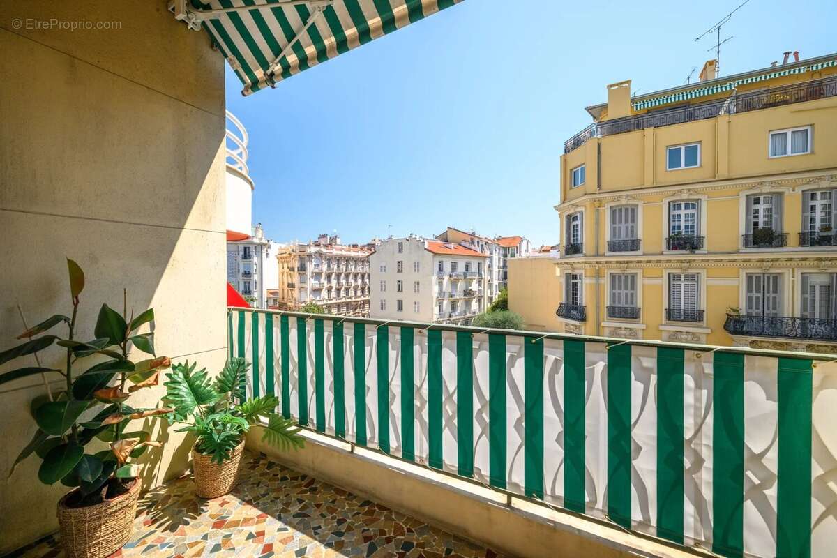 NICE - ALSACE/LORRAINE - Appartement 3 pièces traversant avec terrasses refait à neuf - photo 2