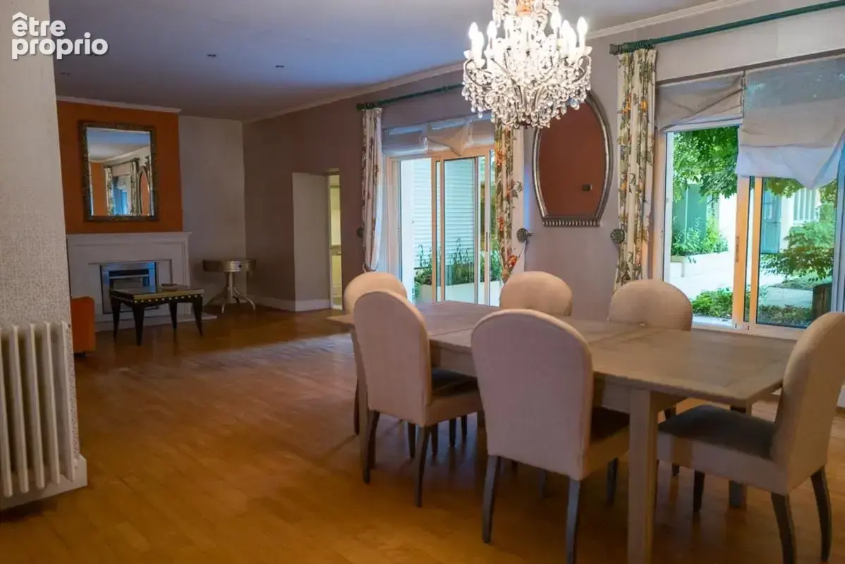 EXCLUSIVITÉ – Le charme de l’ancien, de beaux volumes et un grand jardin - photo 5