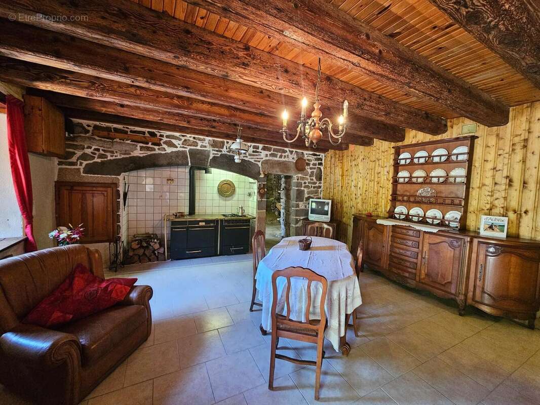 Maison 90 m² à Chaudes-Aigues  - photo 4