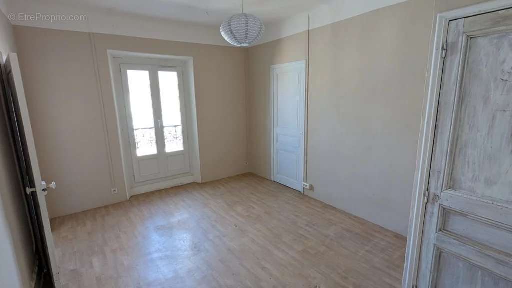 Appartement à SALERNES