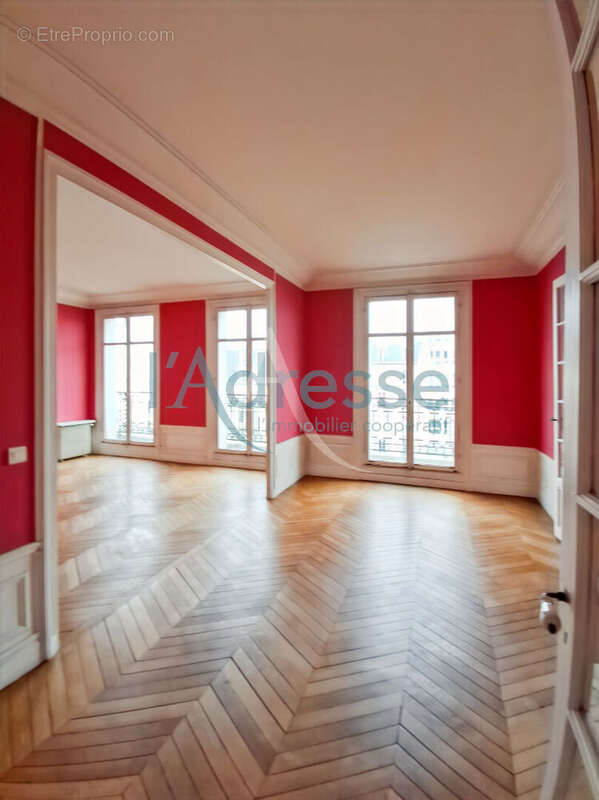 Appartement à PARIS-16E