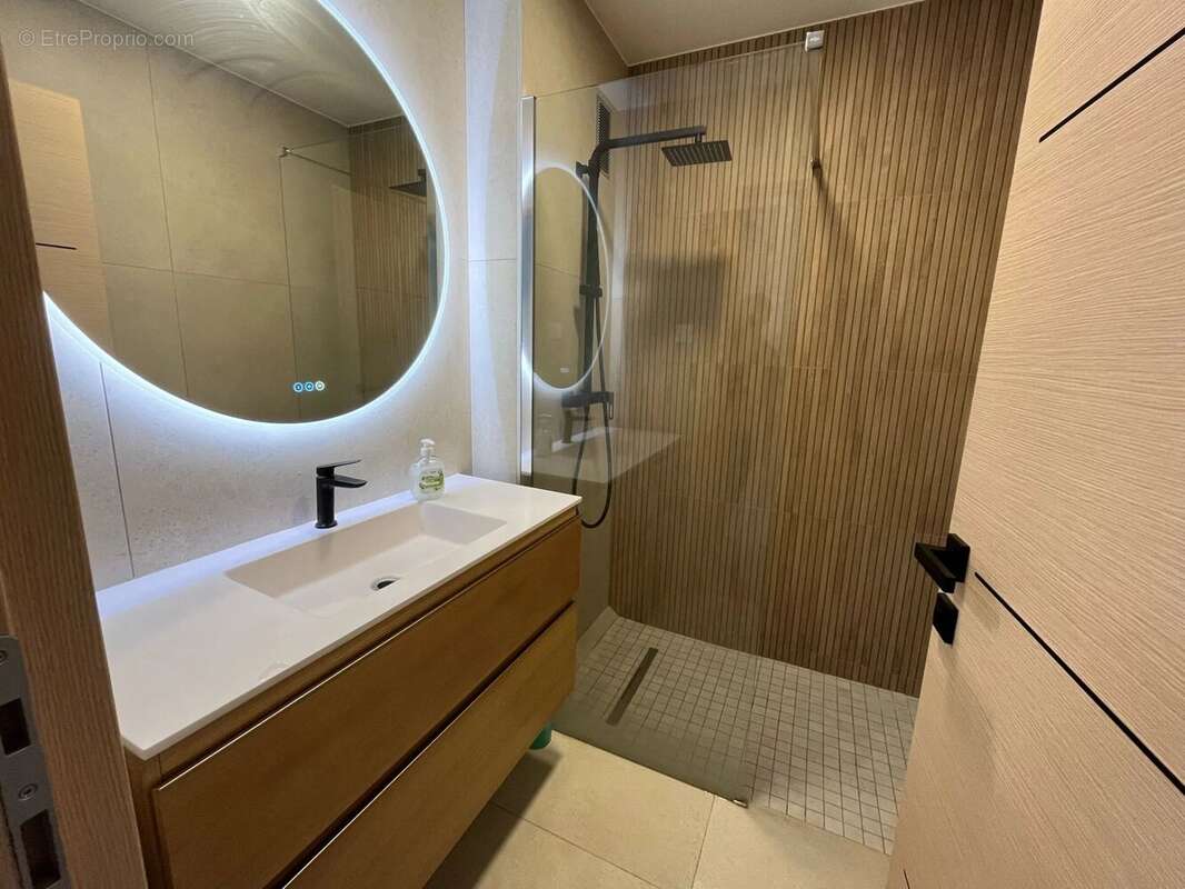 Appartement à VALLAURIS