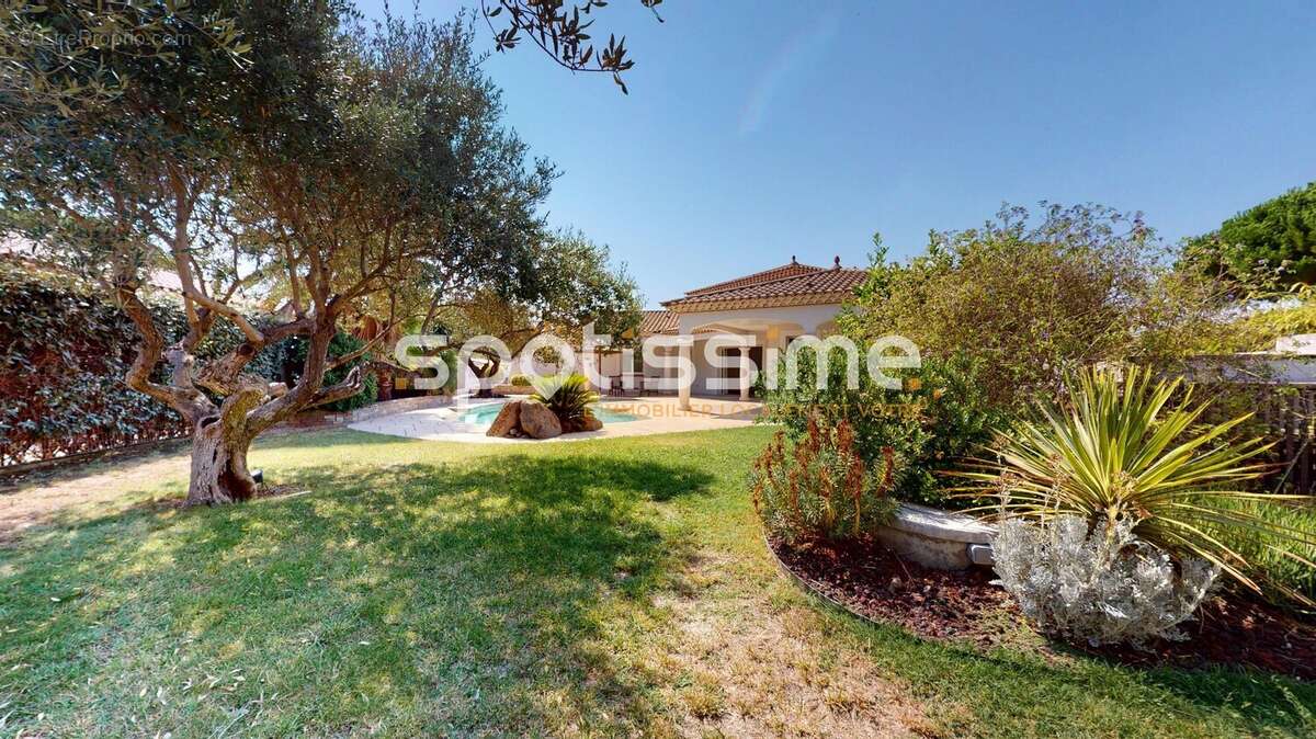 Maison de plain-pied avec piscine lagon sur 915 m² de terrain  Le Grau d'Agde, quartier Baluffe - photo 5