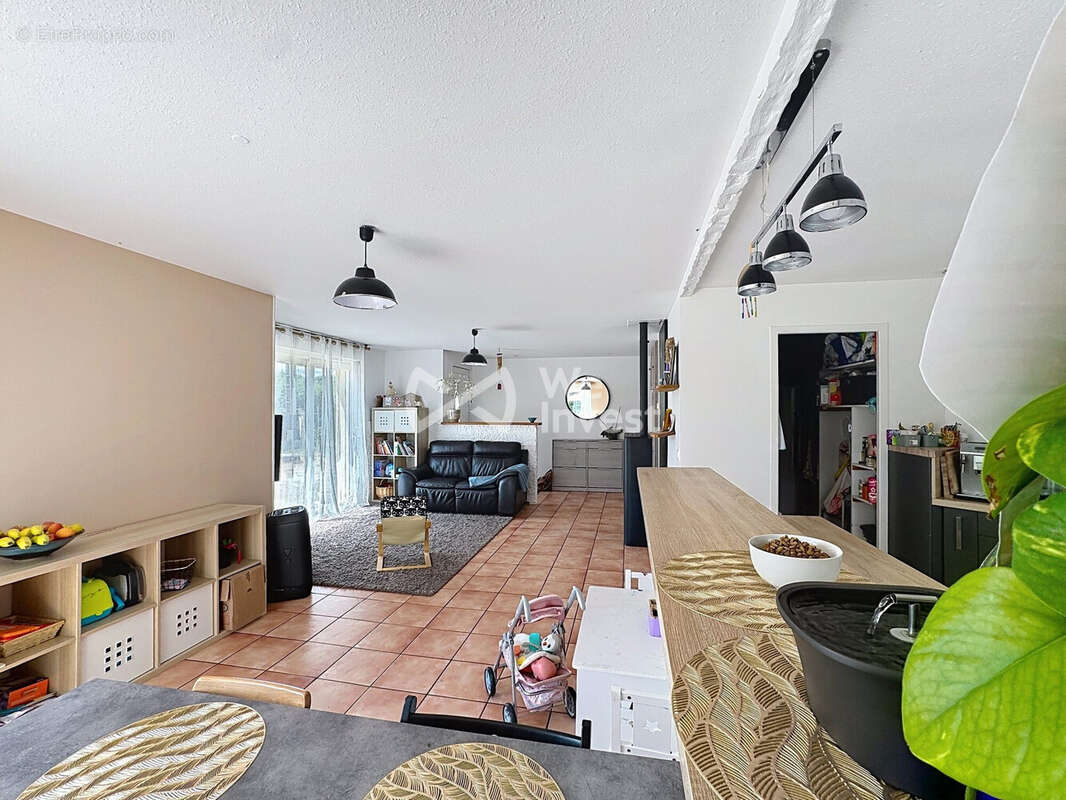 Maison 104 m² à Saint-Hilaire-La-Croix  - photo 8