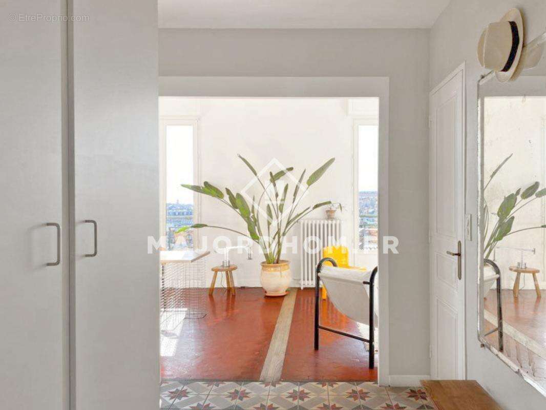 Appartement à MARSEILLE-5E