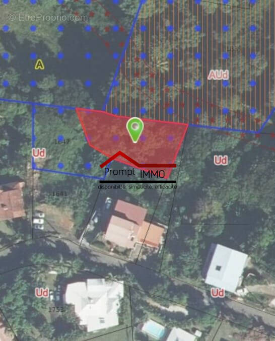 Terrain à RIVIERE-SALEE