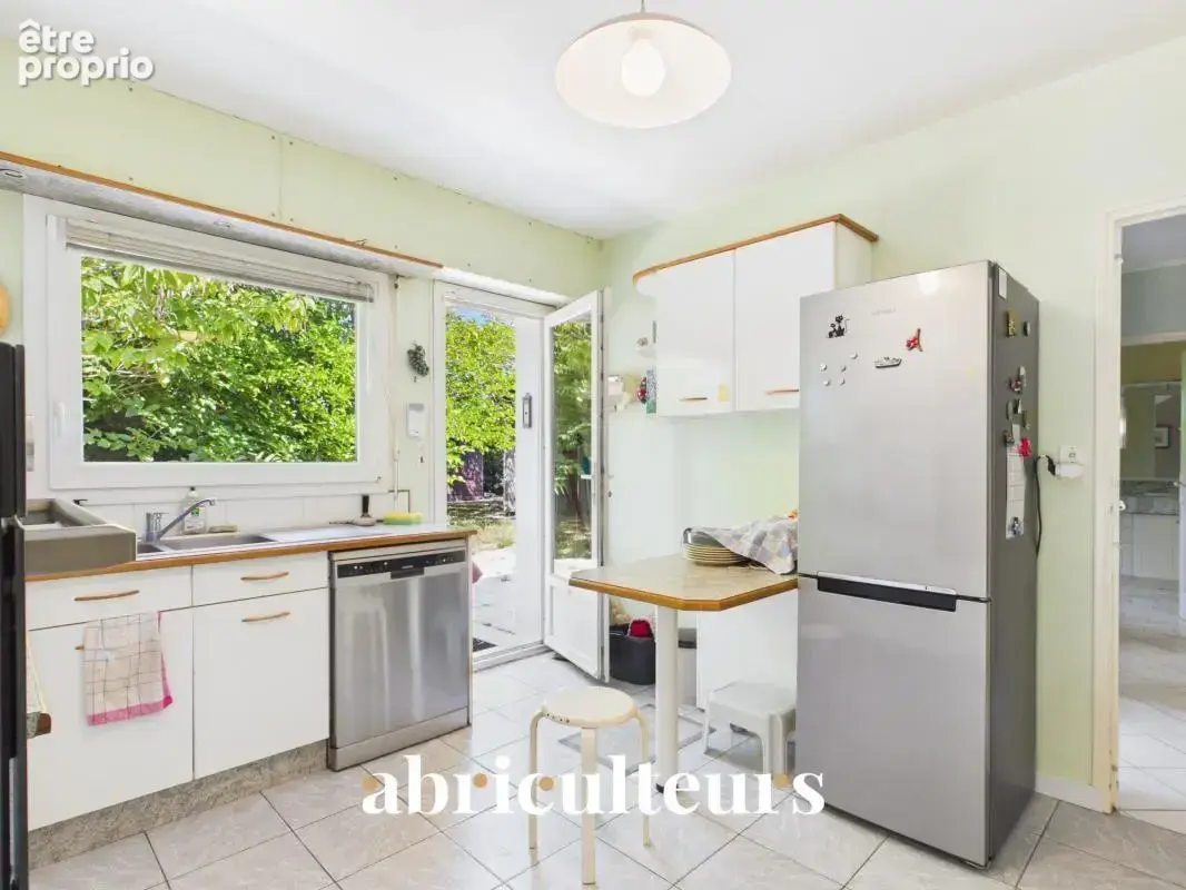 Spacieuse maison familiale de 160 m² sur parc arboré de 2 110 m² en vente – Quartier recherché du Teninio à Vannes (56000) - photo 5