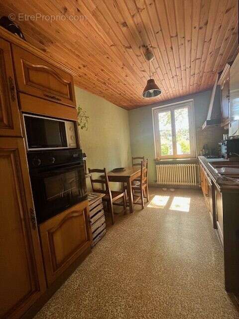 Appartement à FONTAINES-SAINT-MARTIN
