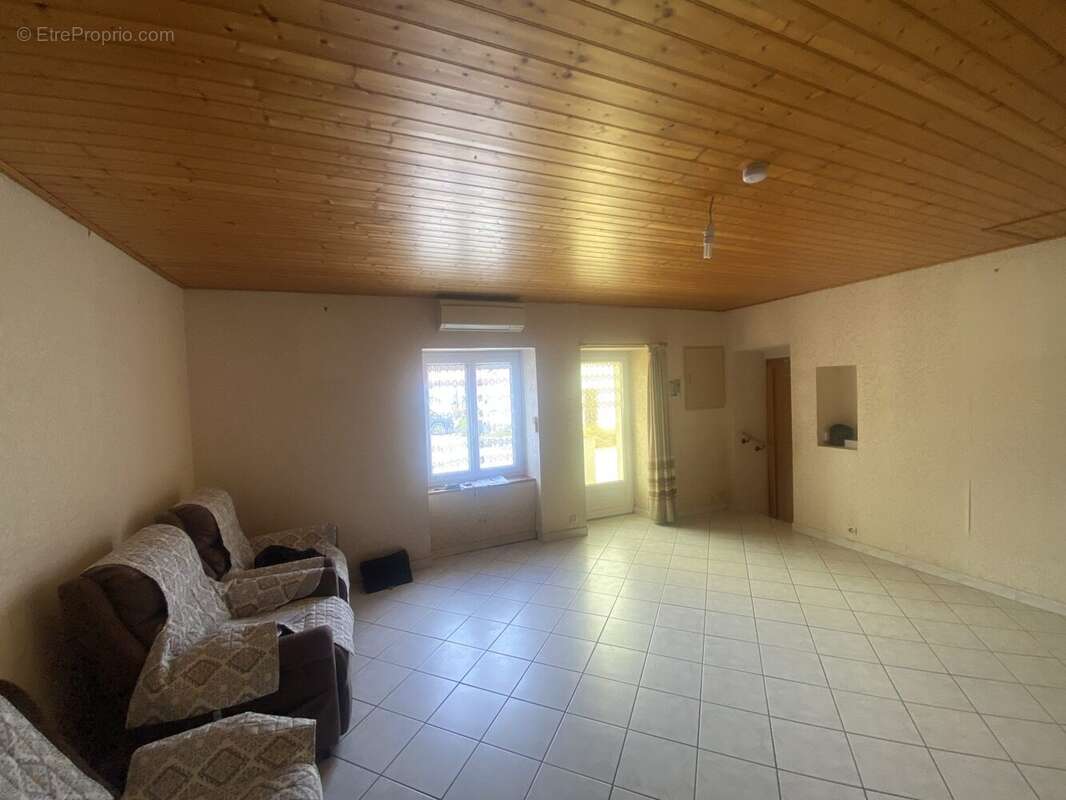 Maison à LA CHAIZE-GIRAUD