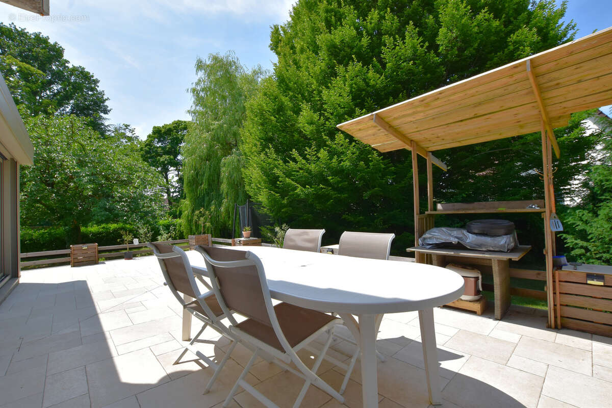 Maison à LES ESSARTS-LE-ROI