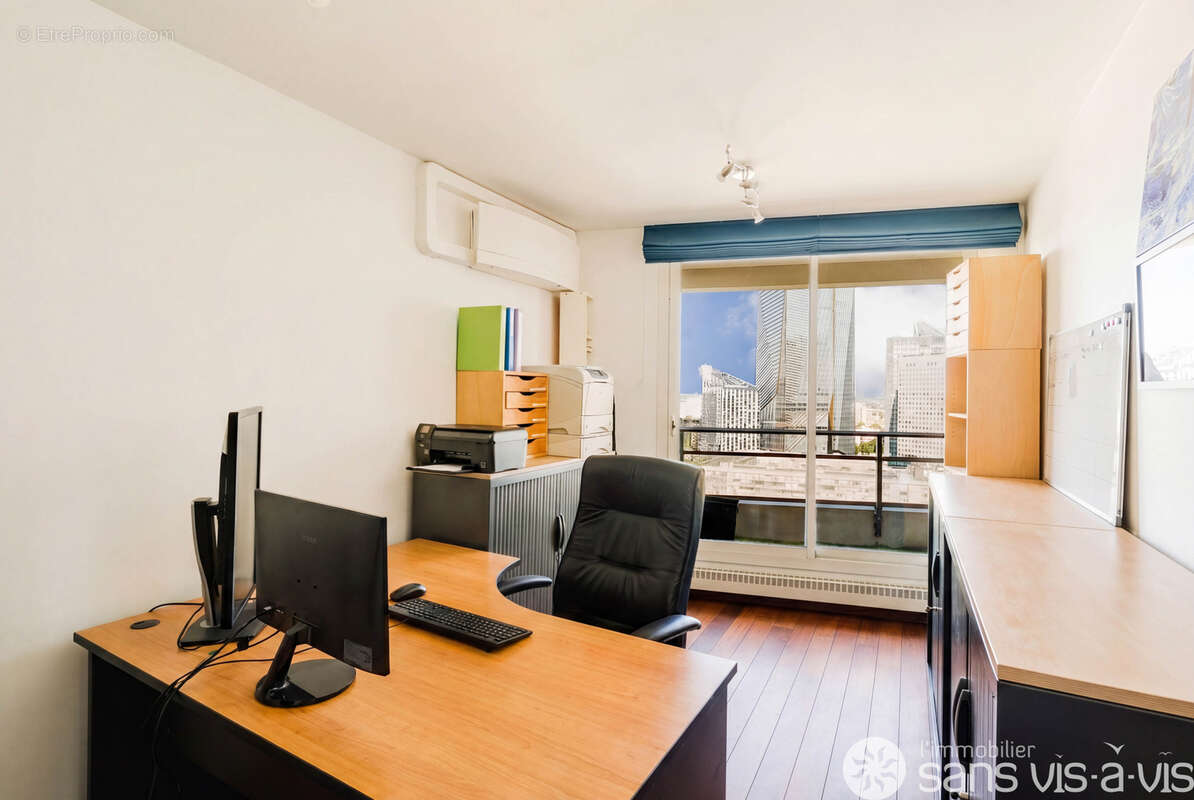 Tour Eve - Résidence sécurisée - En étage élevé 4 p 111,07  m2 double exposition - Vue Ouest parisien et mont - photo 18