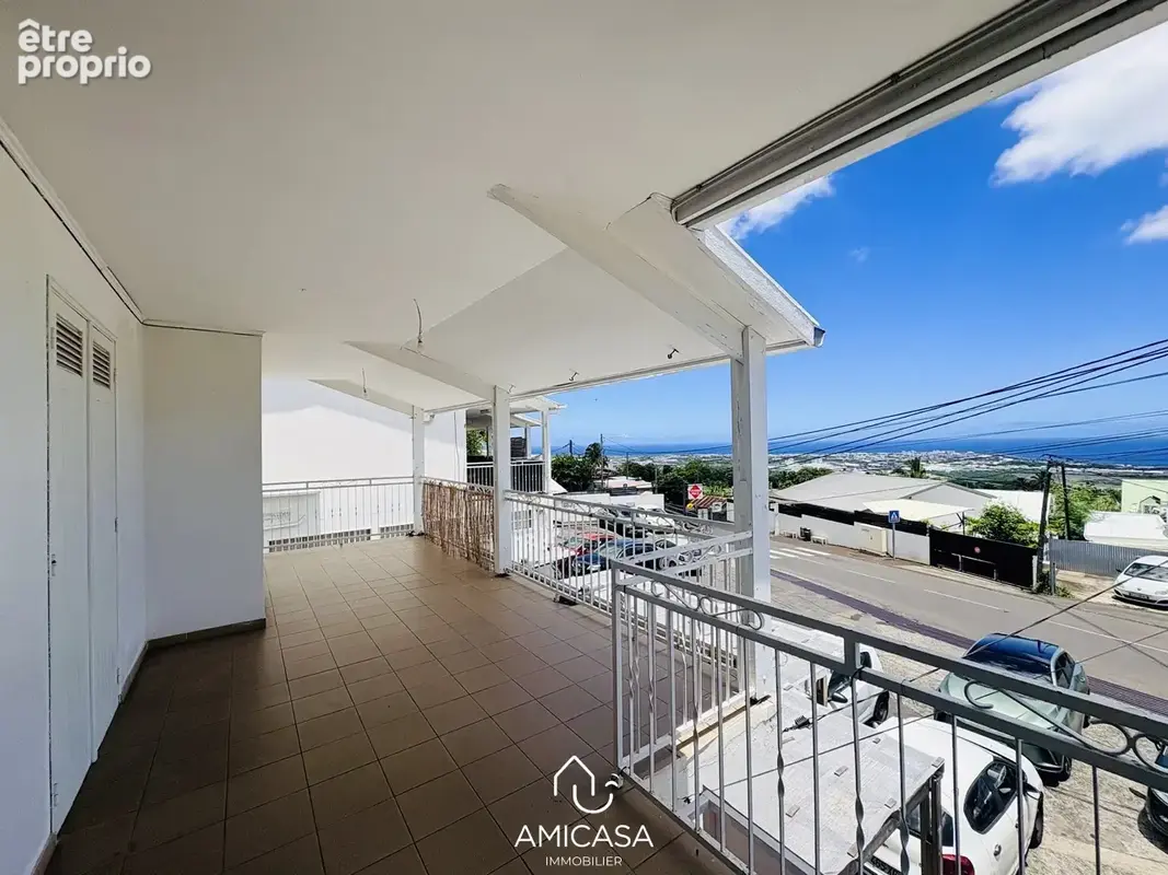 La possession (reunion) - immeuble de rapport avec 1t4 + 3 locaux commerciaux - photo 3