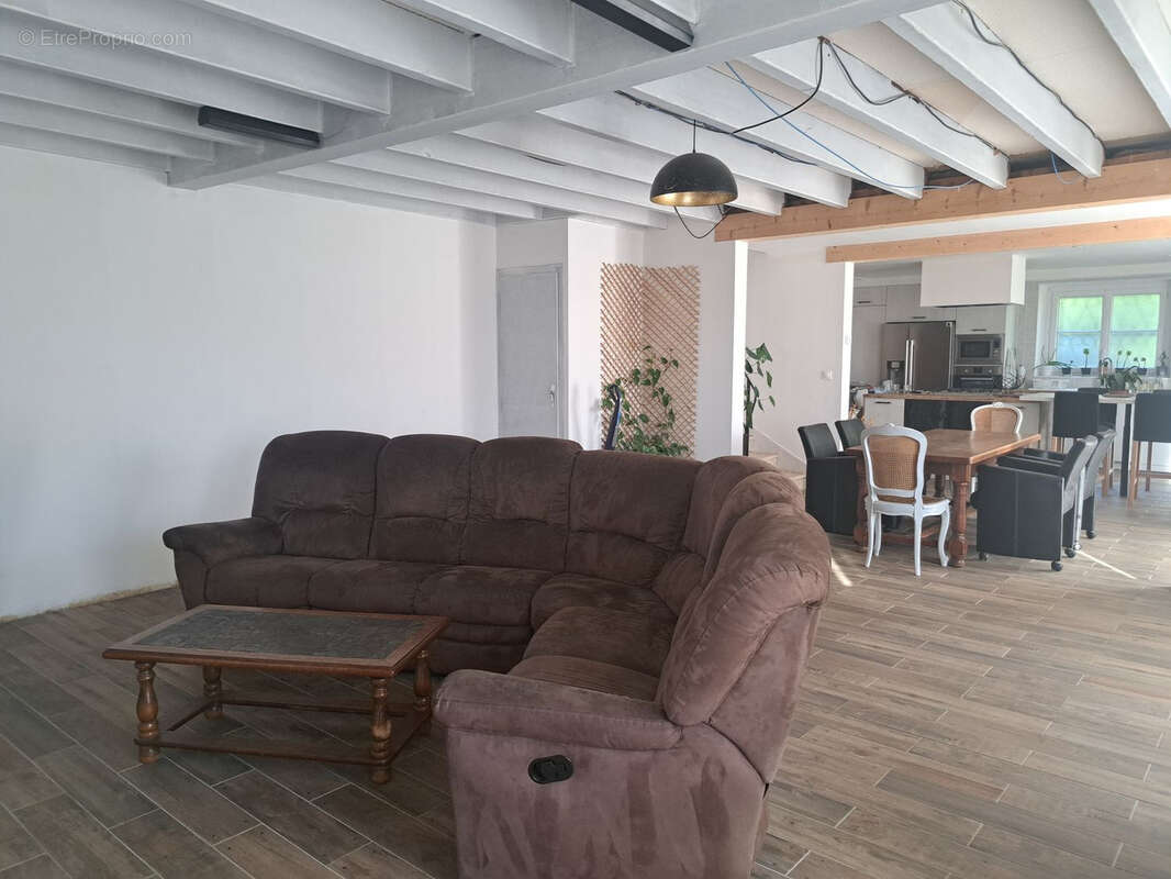 Propriété sur 9 000 m2 avec dépendances - photo 10