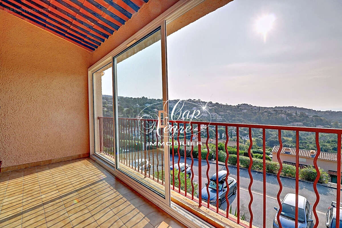 Appartement à ROQUEBRUNE-SUR-ARGENS