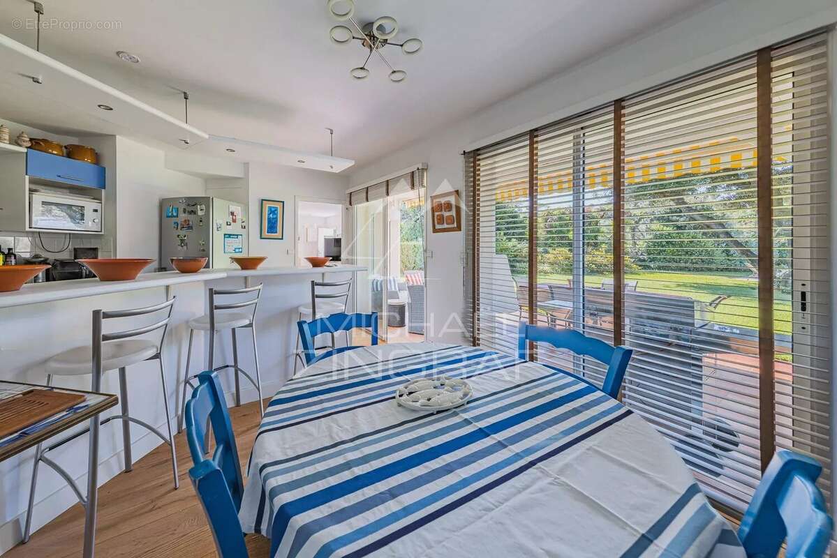 Élégante villa à quelques pas de la plage - photo 7