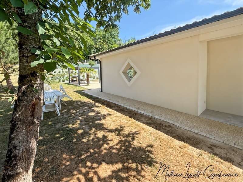 Maison contemporaine de 253 m² avec piscine, garage isolé de 100 m² et terrain de 4 728 m² – CHANCELADE- aucun travaux à prévoir - photo 18