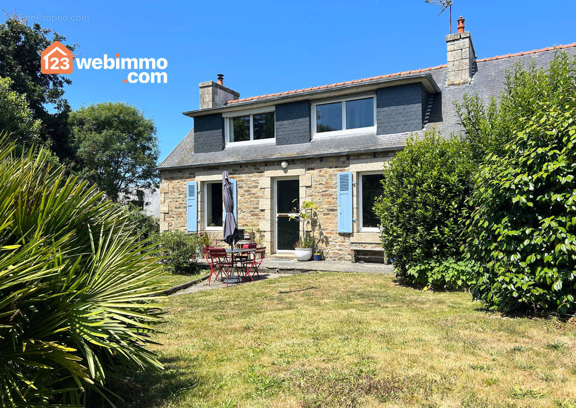 Maison à TREDREZ-LOCQUEMEAU