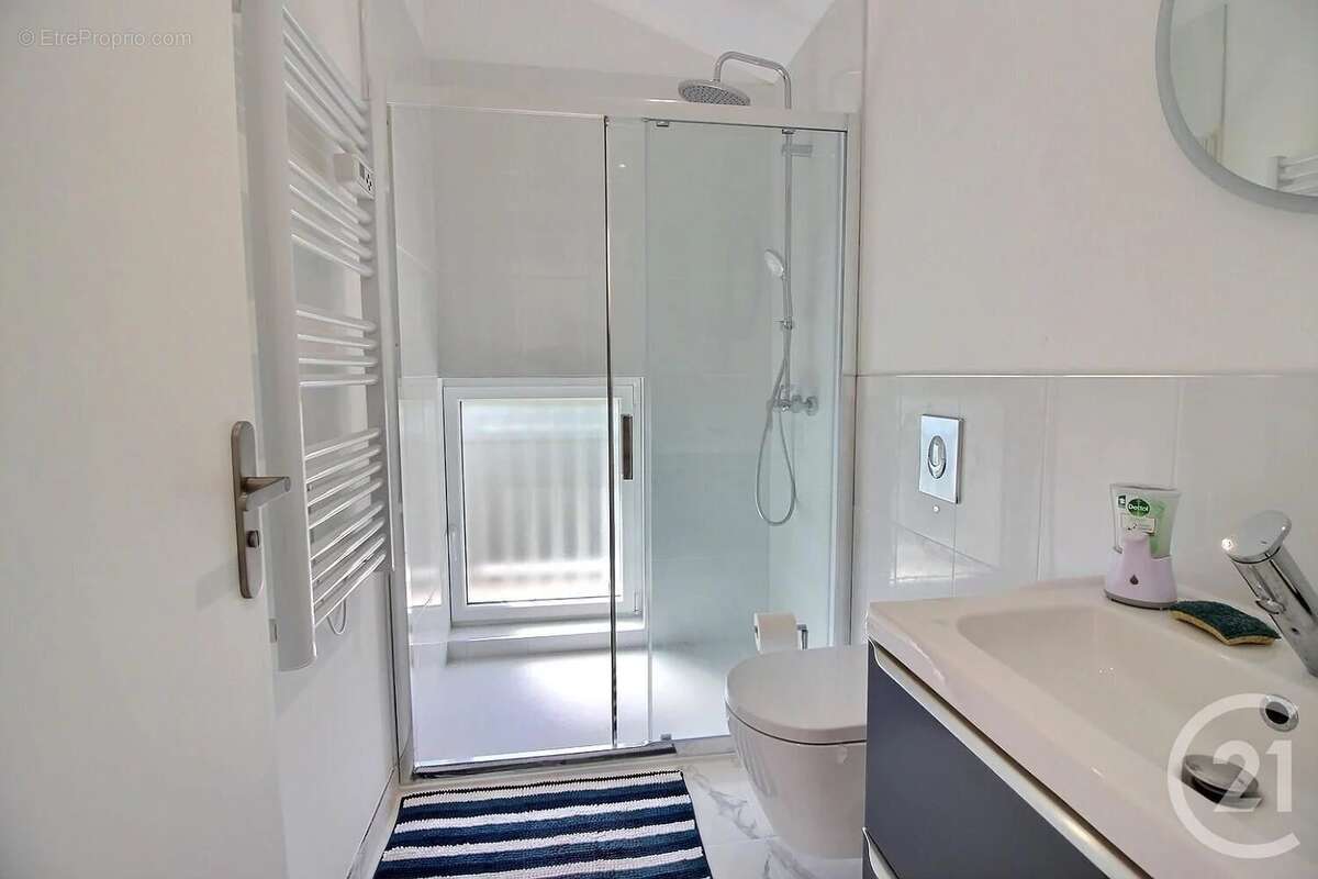 Maison à CHATEAUNEUF-GRASSE