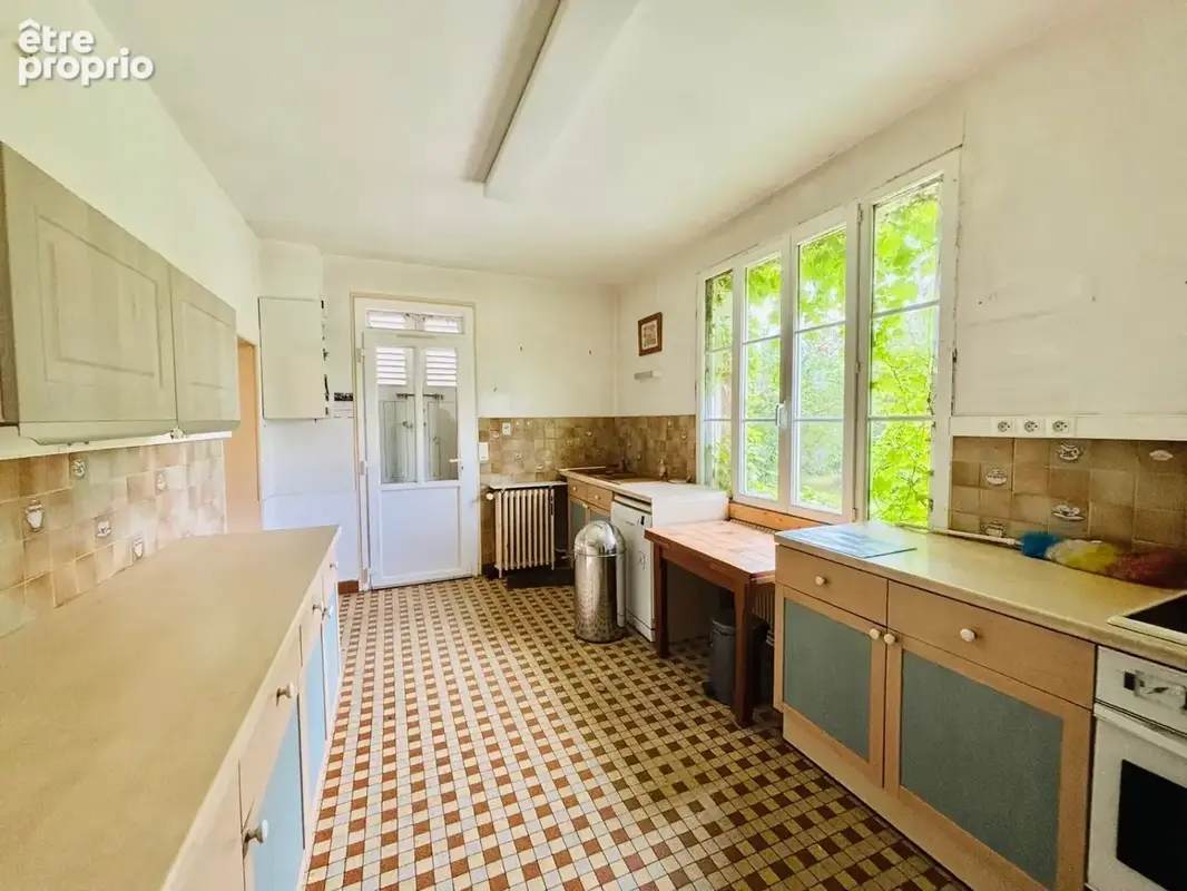Maison à vendre 10 pièces LA GUERCHE SUR L'AUBOIS (18) - photo 8