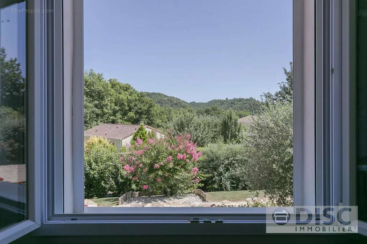 Belle maison de plain-pied avec jardin et garage sur hauteurs de Laguepie. - photo 8