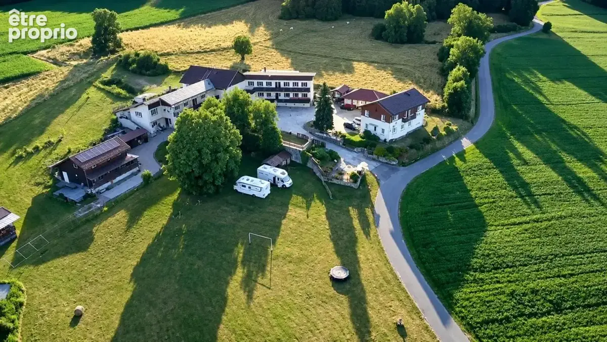 Ensemble immobilier avec 7 logements, bar et salle de réception (73240) - photo 3