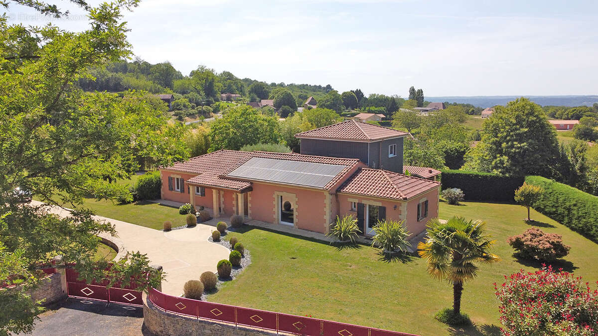 Maison à LA CHAPELLE-AUBAREIL
