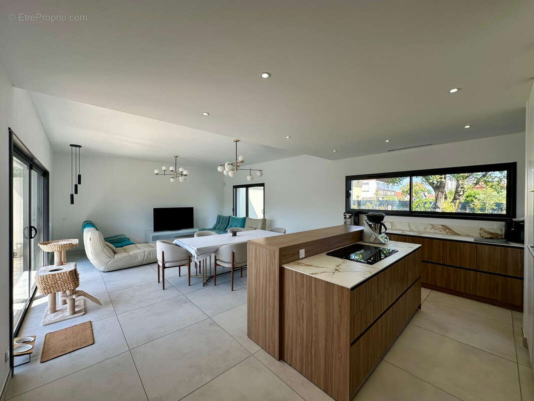 Maison à DECINES-CHARPIEU