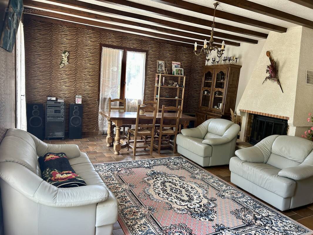 A vendre maison traditionnelle plain pied avec grand potentiel à - photo 2