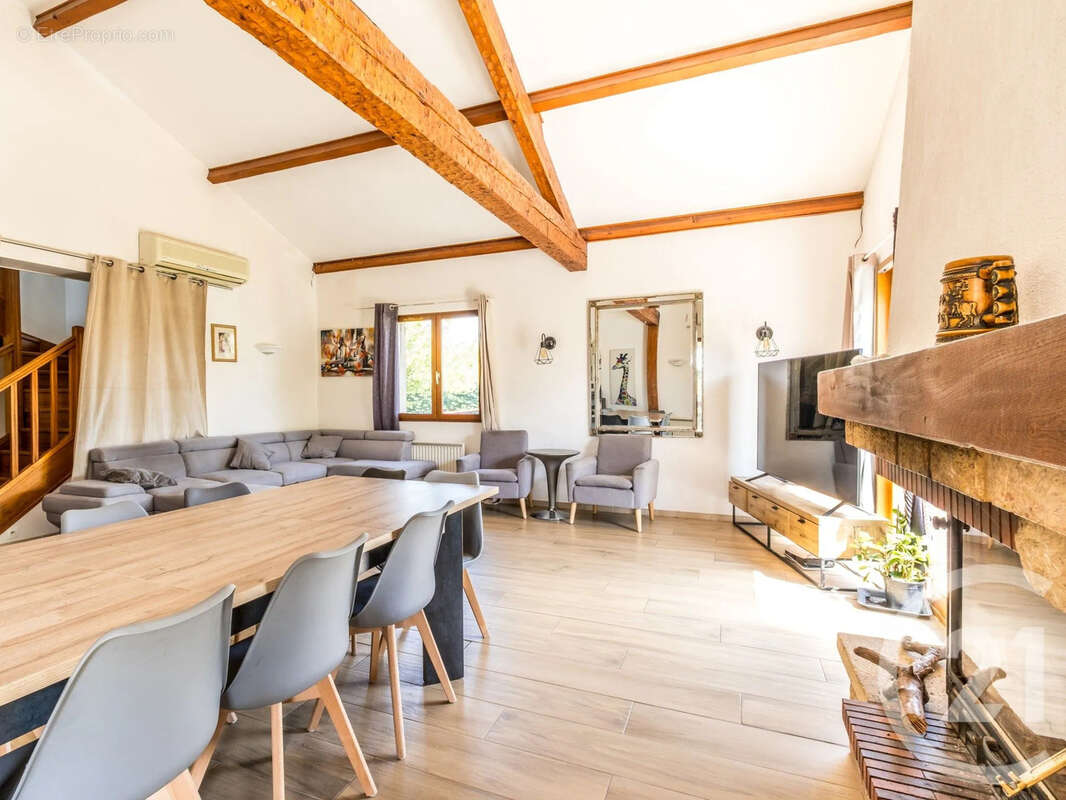Maison 120 m² à Jassans-Riottier  - photo 4